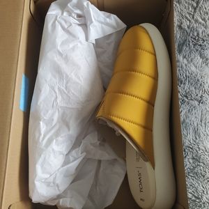 TOMS Alpargata Mallow Mule – Mustard  Size 9.5 (9 ½) – NEW with BOX